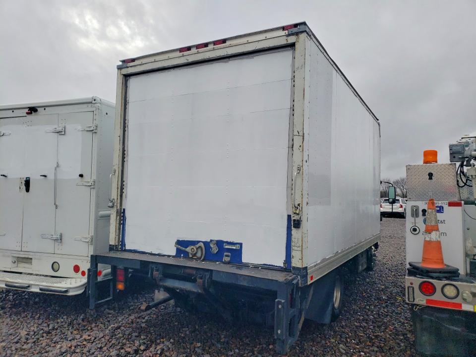 2011 Isuzu NPR BOX Truck