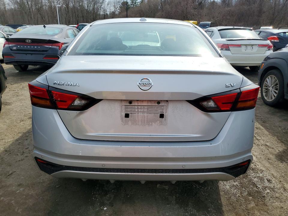 2022 Niss Altima 2.5 sv