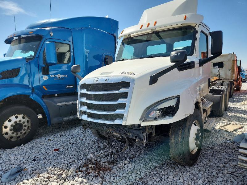 2020 Freigliner 2020 Freightliner Cascadia 126 Semi Truck