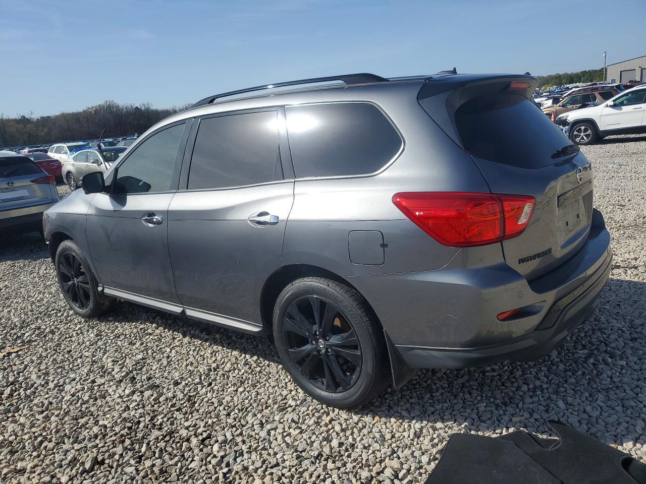 2018 Nissan Pathfinder sl
