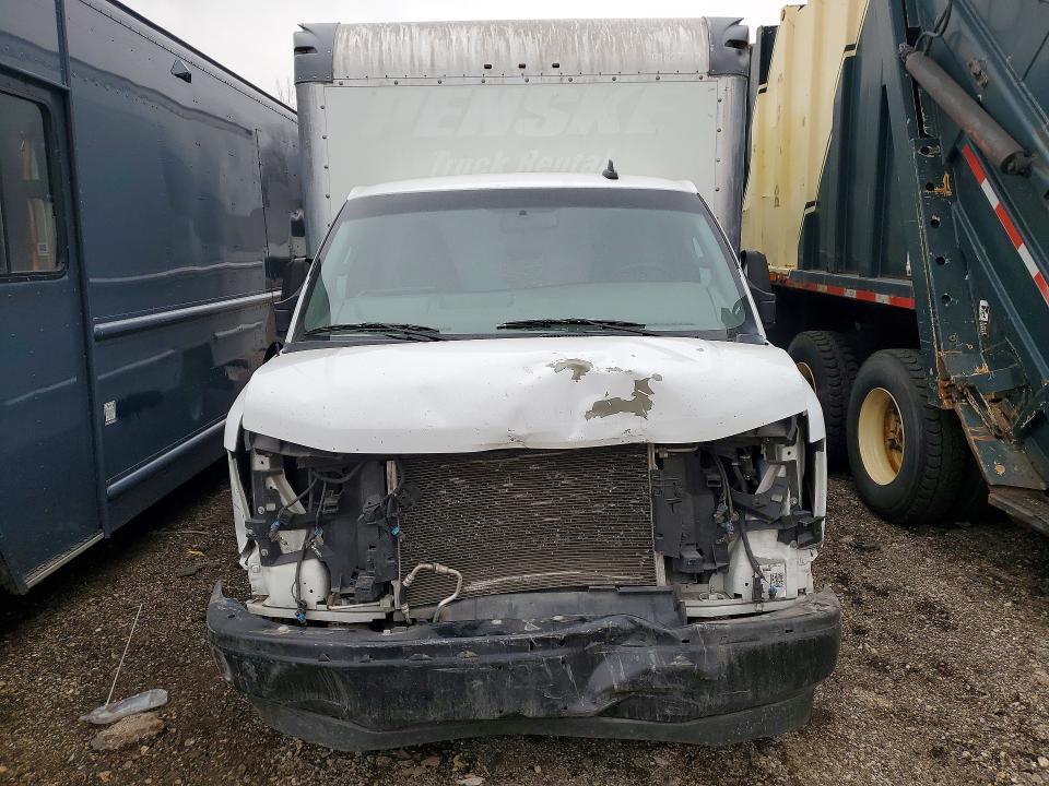 2022 GMC Savana BOX Truck