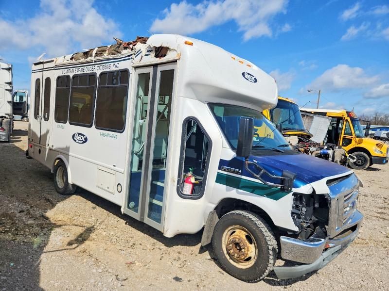 2017 Ford Econoline E450 Super Duty Cutaway Van