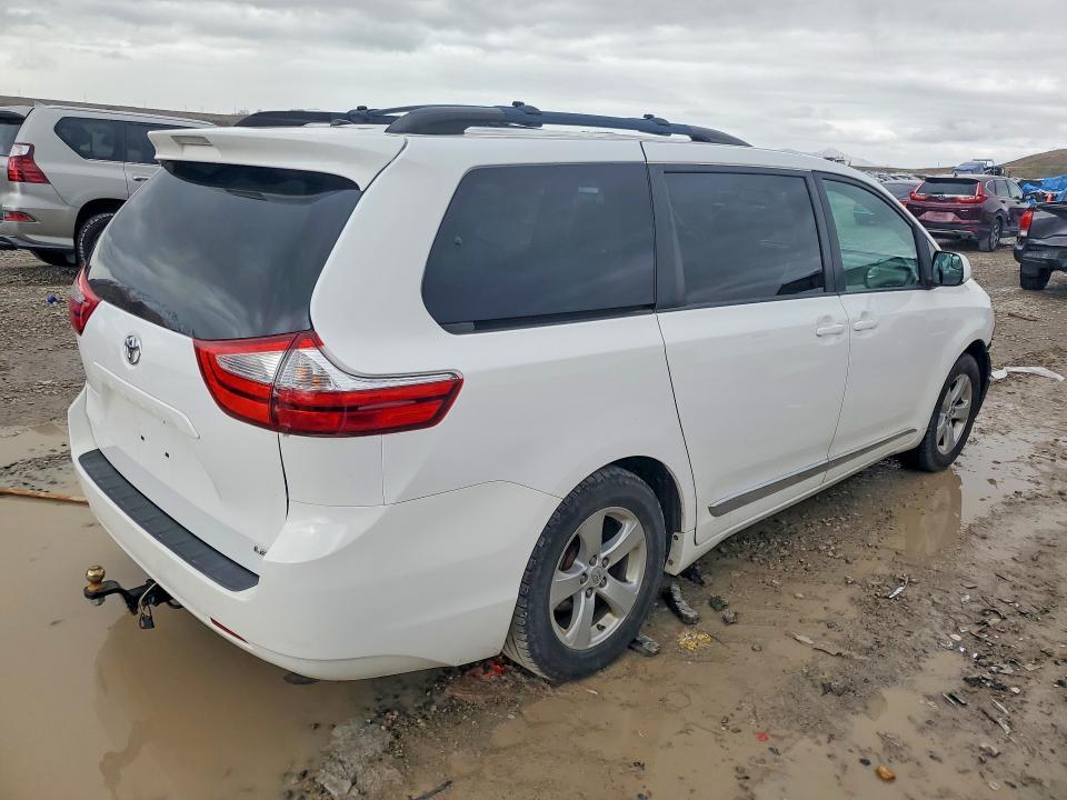 2016 Toyota Sienna le 8-passenger