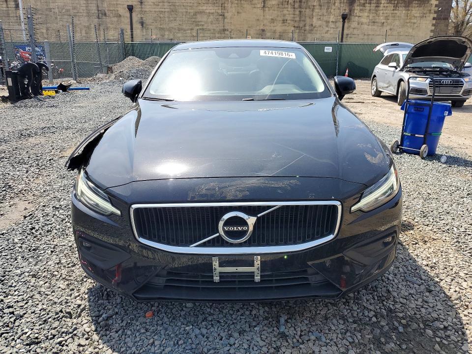 2021 Volvo S60 T5 Momentum