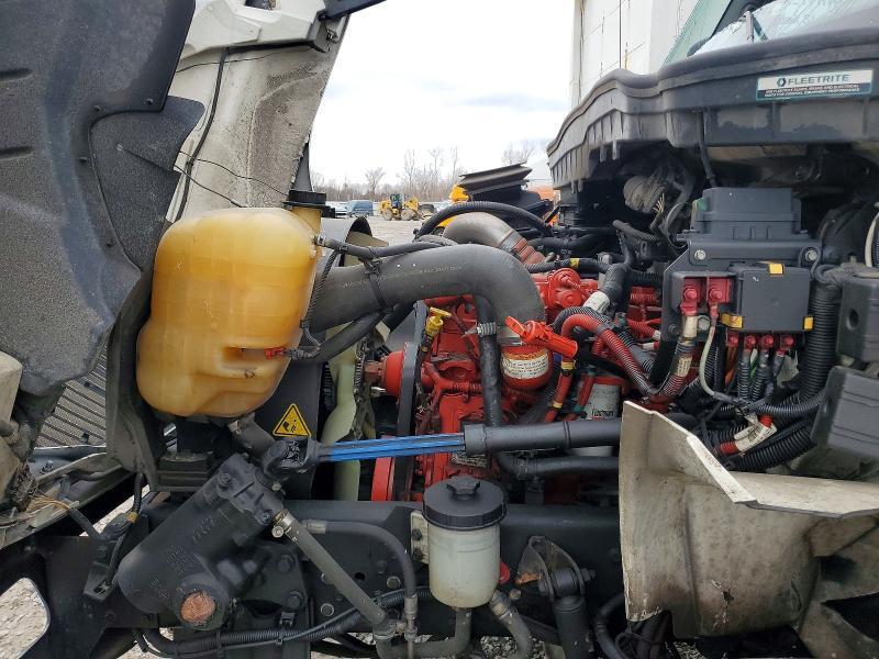 2022 International MV607-BOX Truck