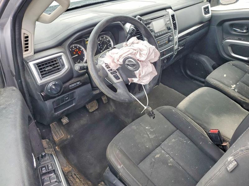 2017 Nissan Titan SV