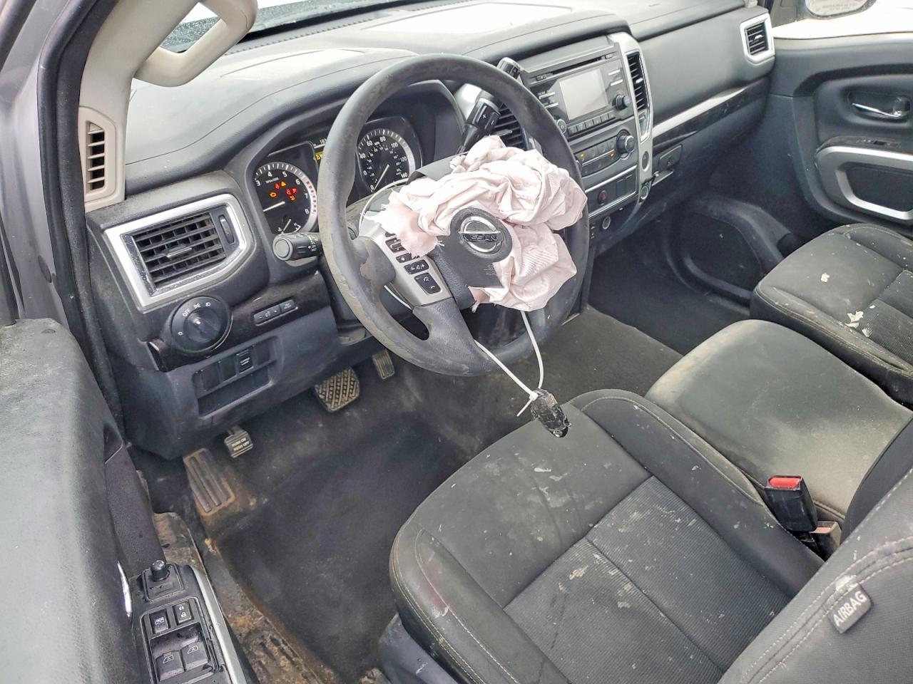 2017 Nissan Titan SV