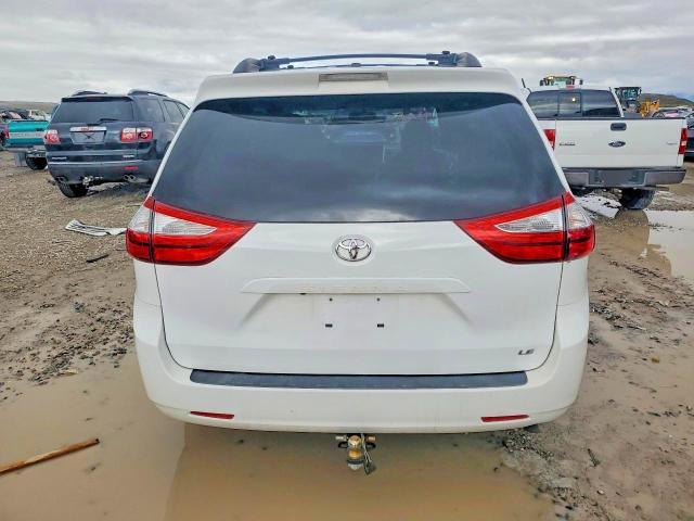 2016 Toyota Sienna le 8-passenger