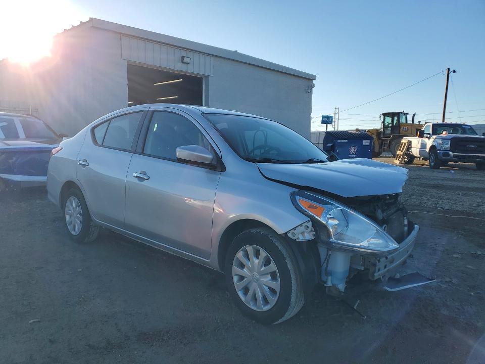 2018 Nissan Versa sv