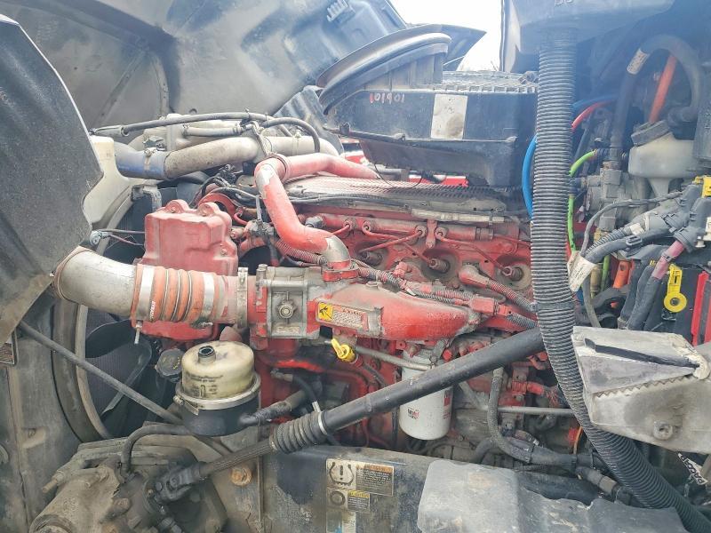 2015 Kenworth T680 Semi Truck