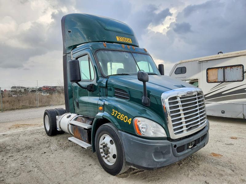 2018 Freightliner Cascadia 113 Semi Truck