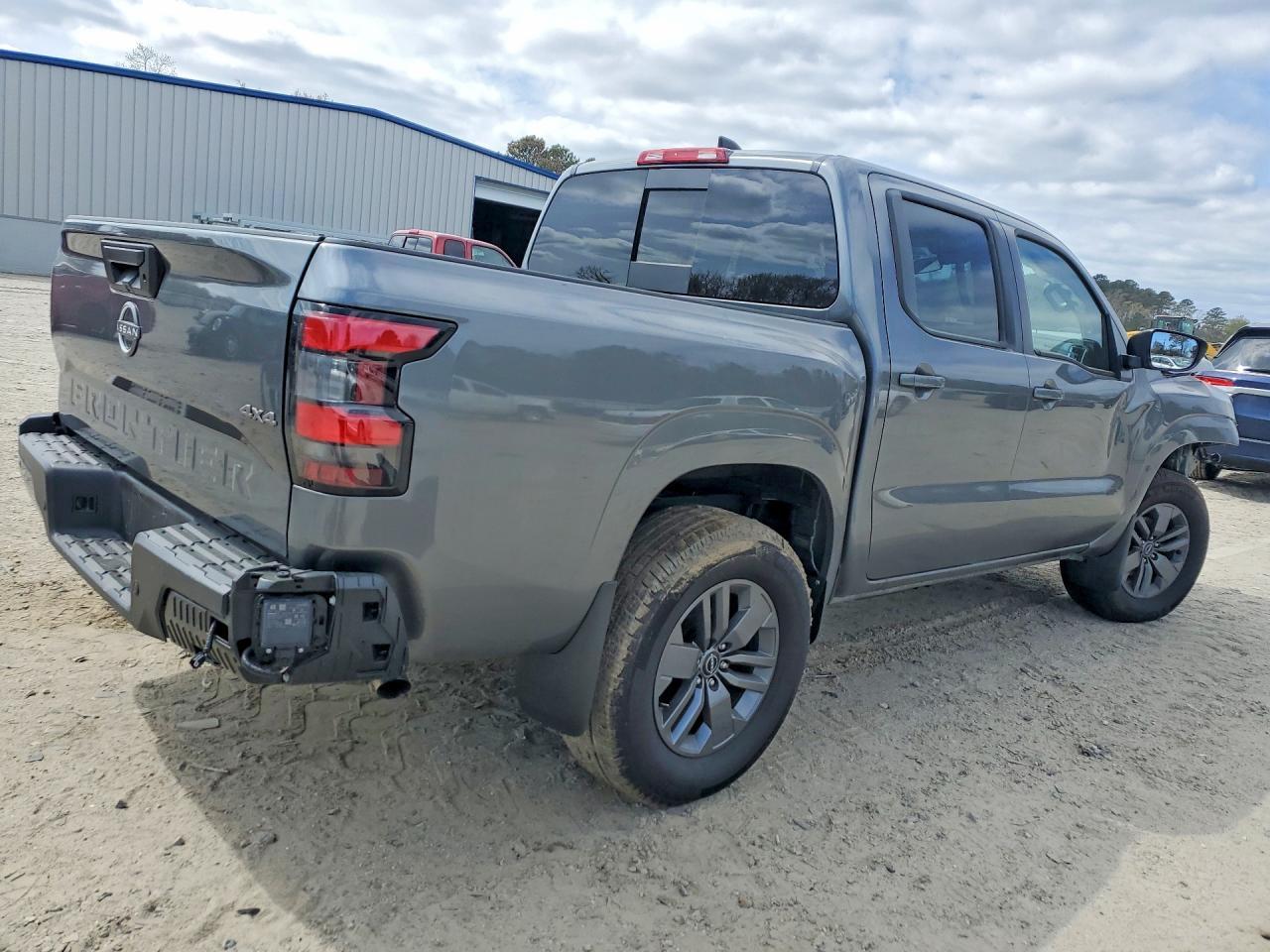 2025 Nissan Frontier SV