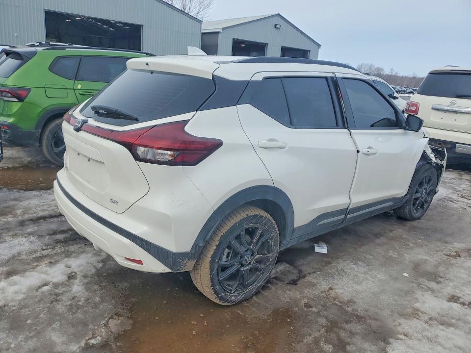 2024 Nissan Kicks sr