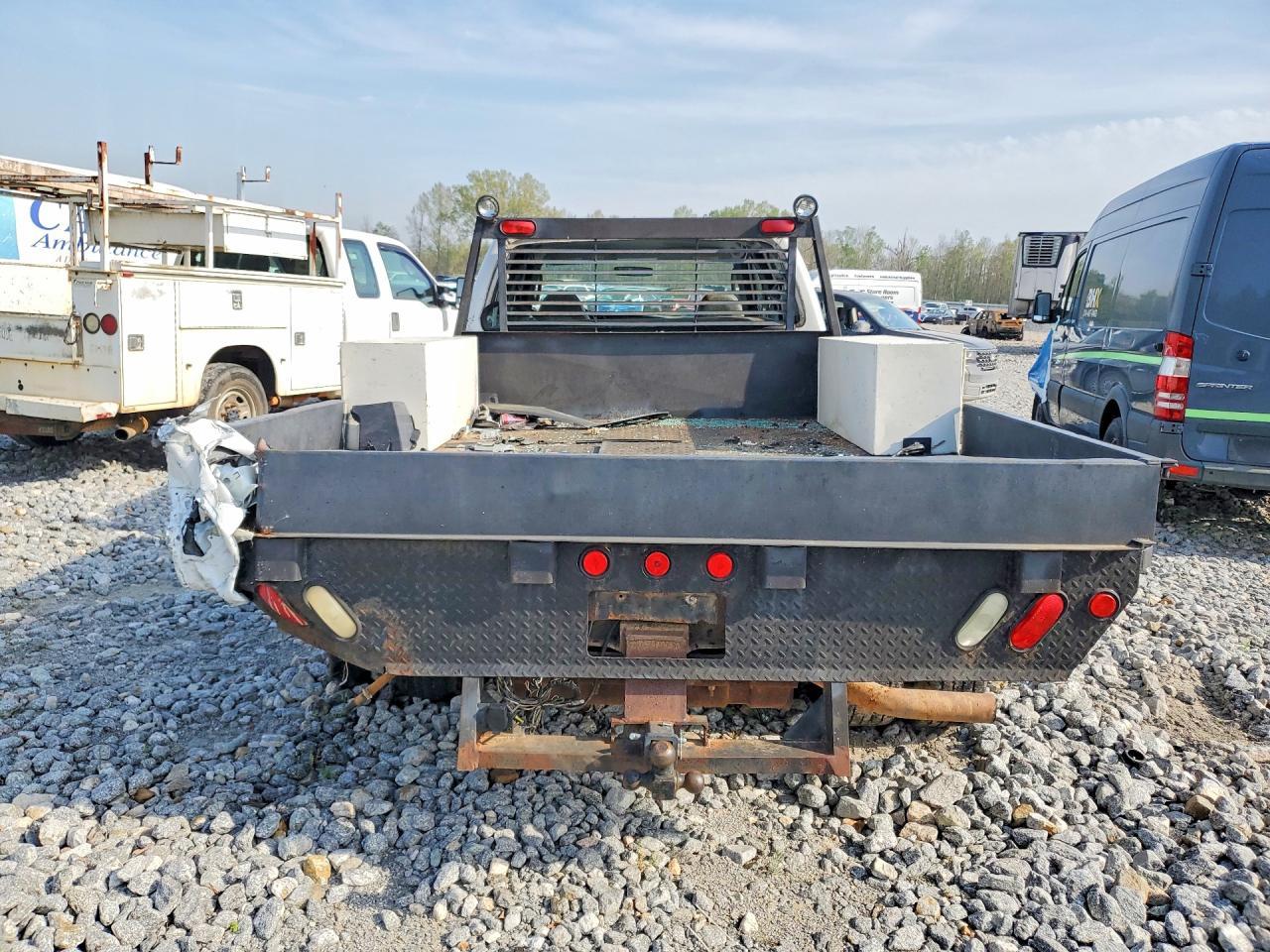 2005 Ford F350 Super Duty Flatbed Truck