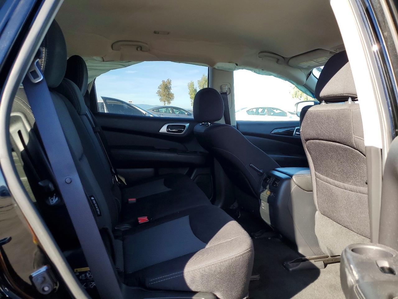 2018 Nissan Pathfinder s