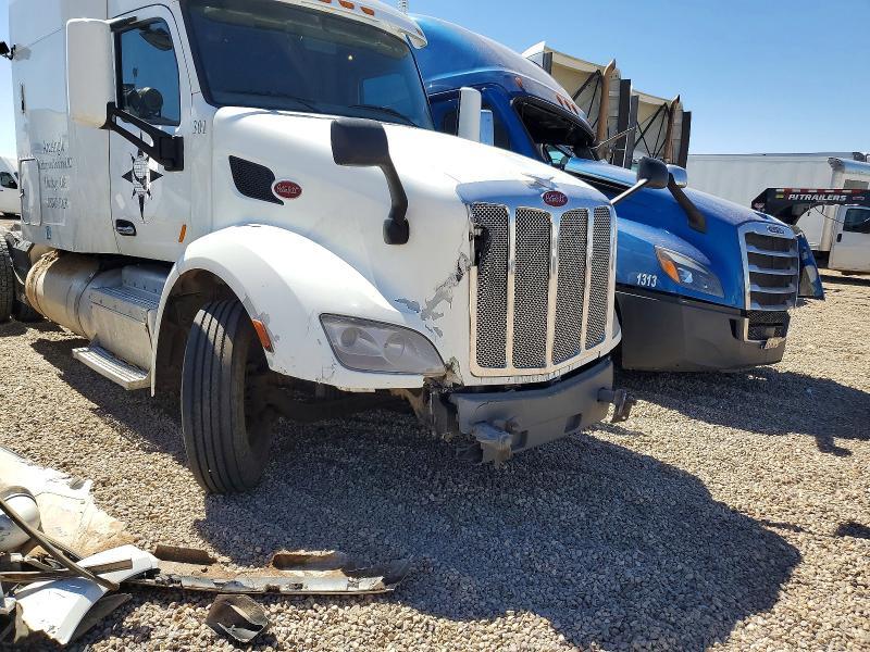 2017 Peterbilt 579 Semi Truck