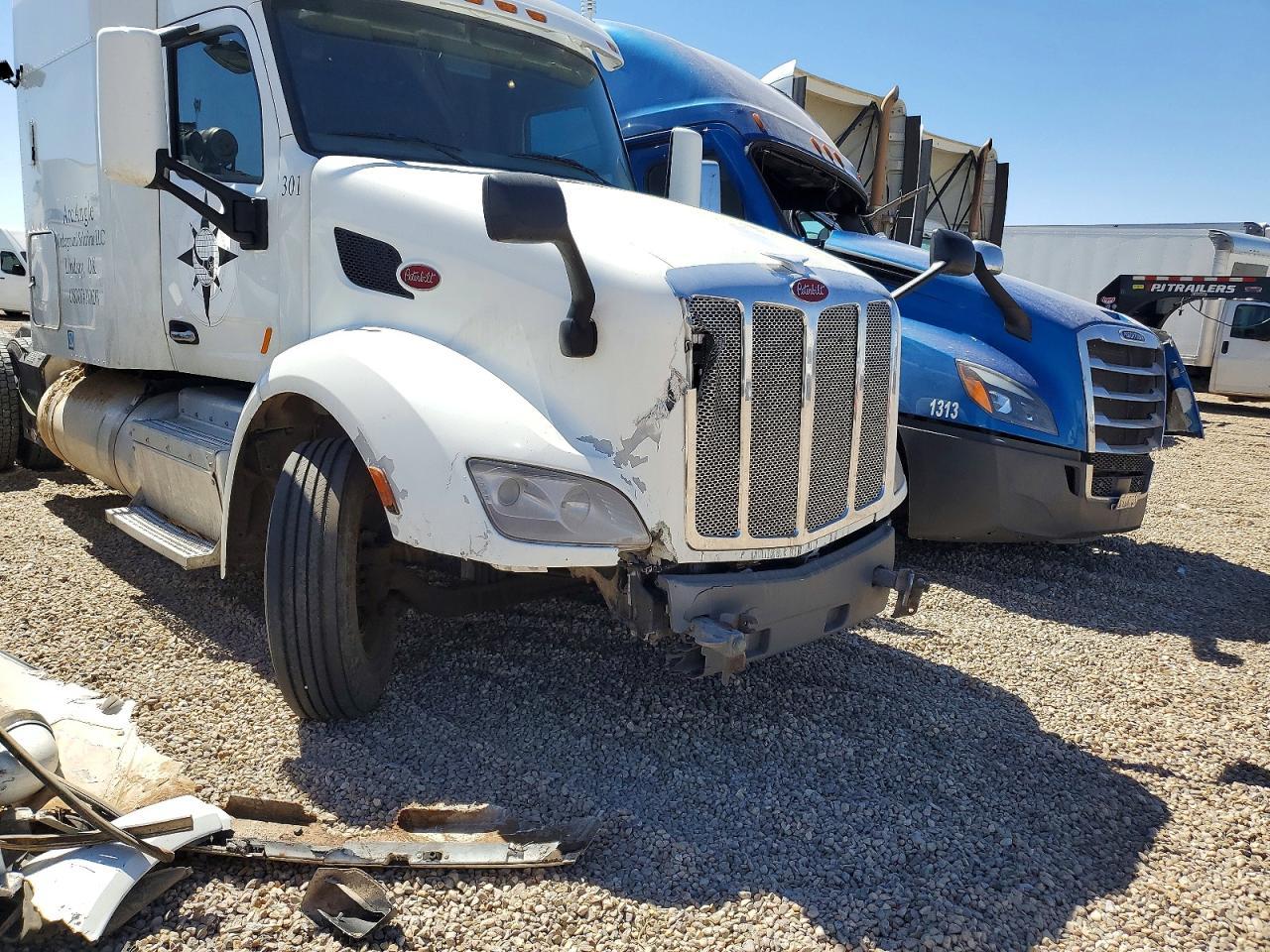 2017 Peterbilt 579 Semi Truck