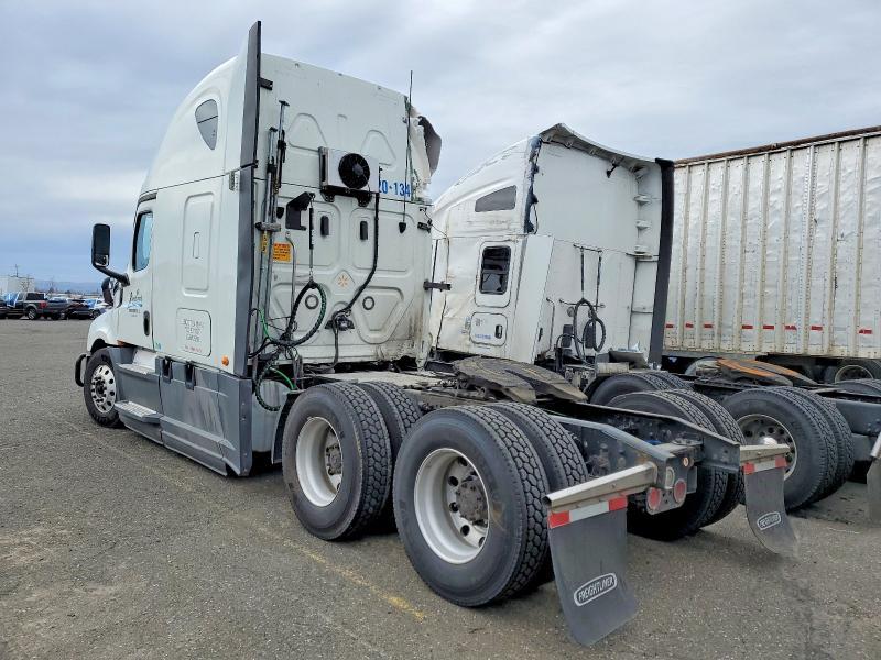 2020 Freightliner Cascadia 126