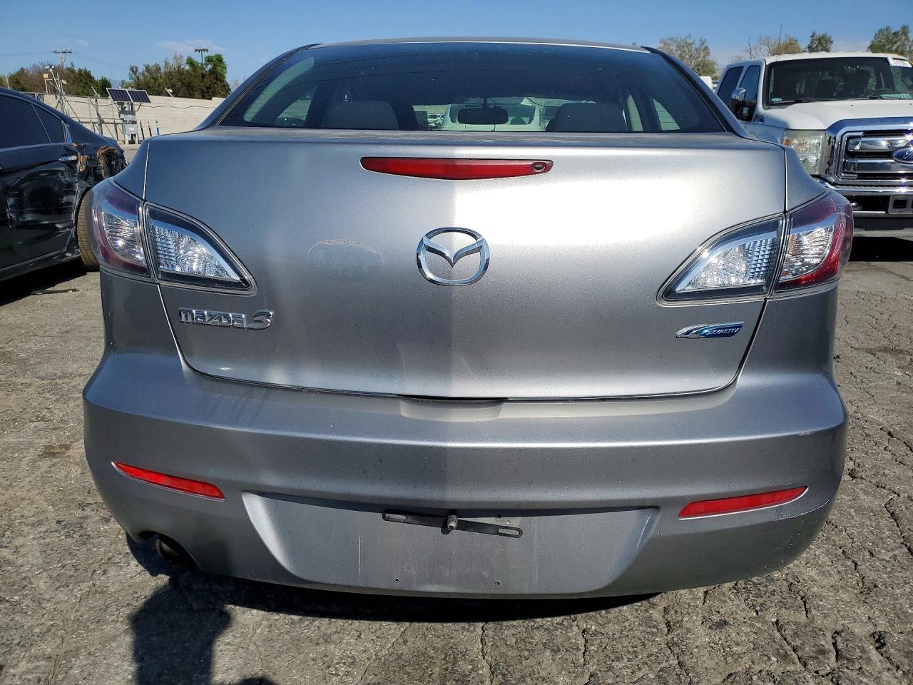 2013 Mazda 3 I