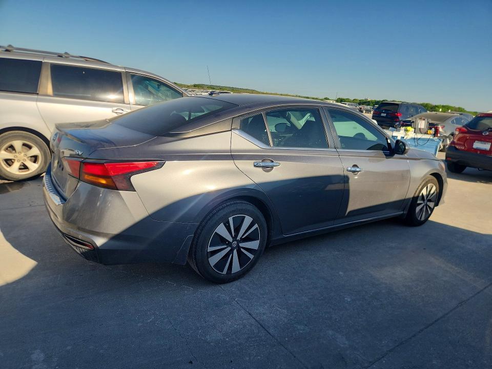 2022 Nissan Altima 2.5 sv