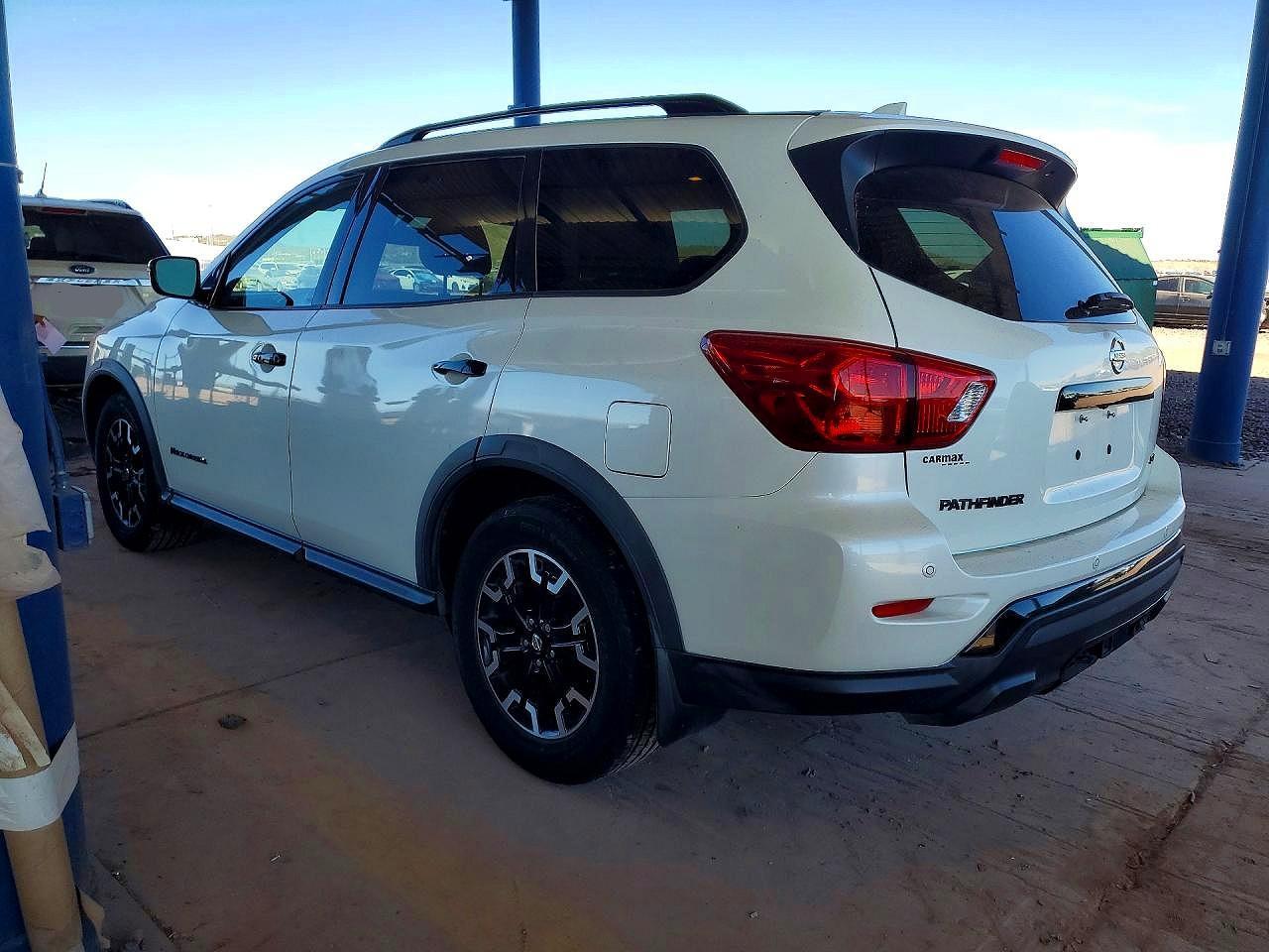 2020 Nissan Pathfinder sv