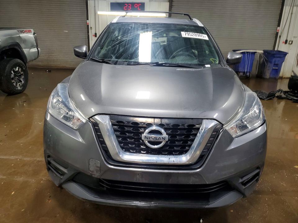 2019 Nissan Kicks sv