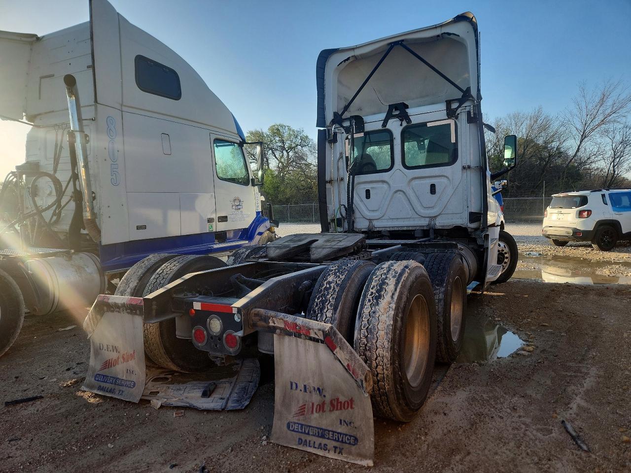 2018 Freigliner 2018 Freightliner Cascadia 126 Semi Truck
