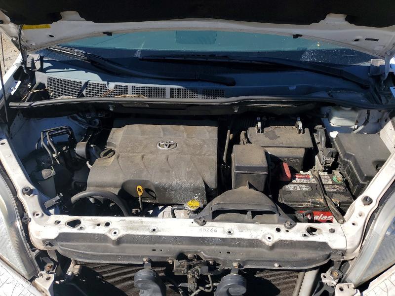 2012 Toyota Sienna xle 8-passenger
