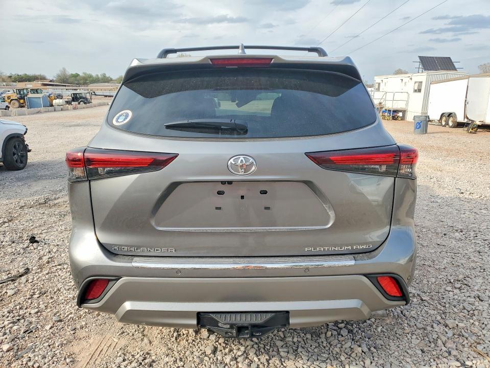 2025 Toyota Highlander Platinum