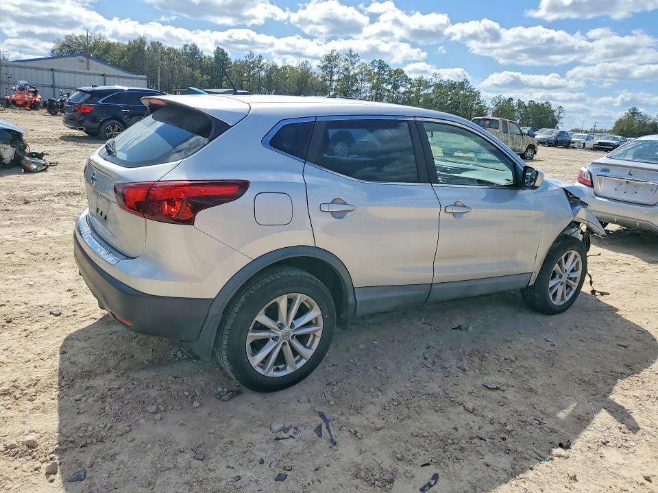2017 Nissan Rogue Sport s