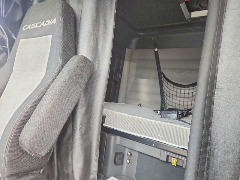 2019 Freigliner 2019 Freightliner Cascadia 126 Semi Truck