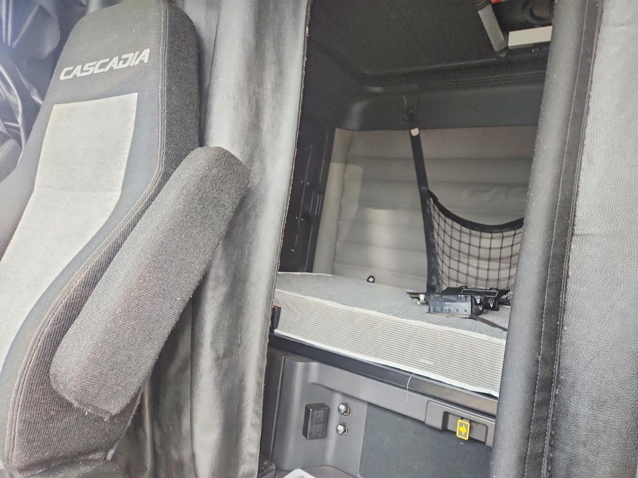 2019 Freigliner 2019 Freightliner Cascadia 126 Semi Truck