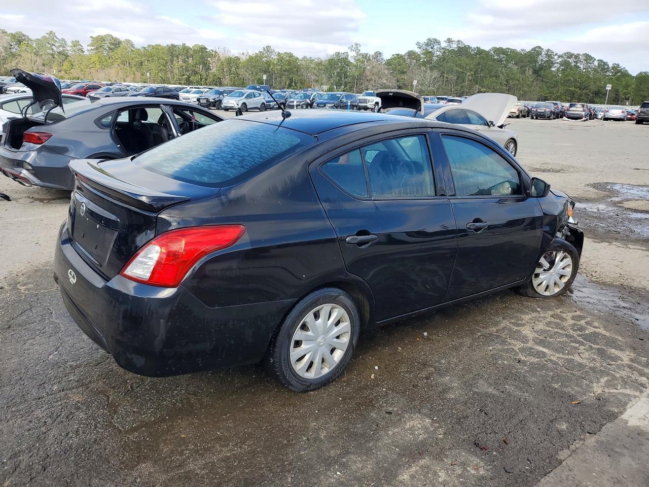 2019 Nissan Versa s Plus
