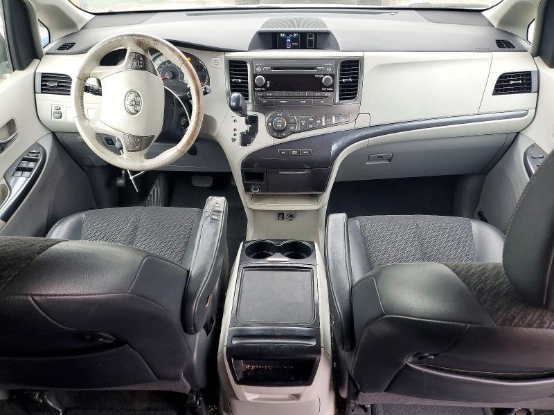 2012 Toyota Sienna se 8-passenger