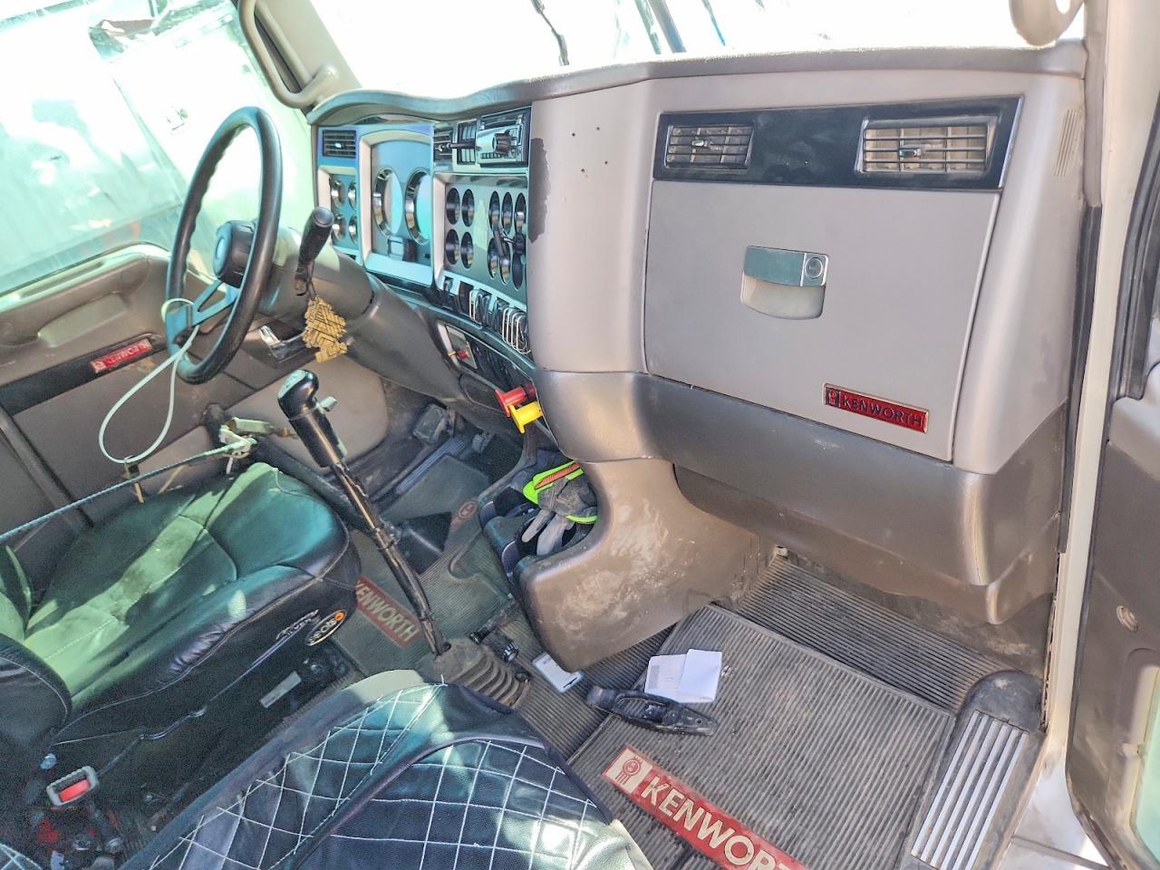 2007 Kenworth T660 Semi Truck