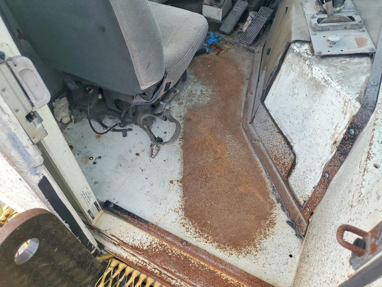 2015 Autc 2015 Autocar XSPOTTER-OFF Yard Truck