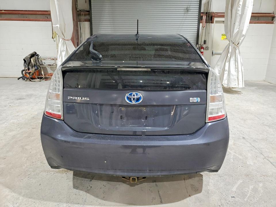 2010 Toyota Prius iii
