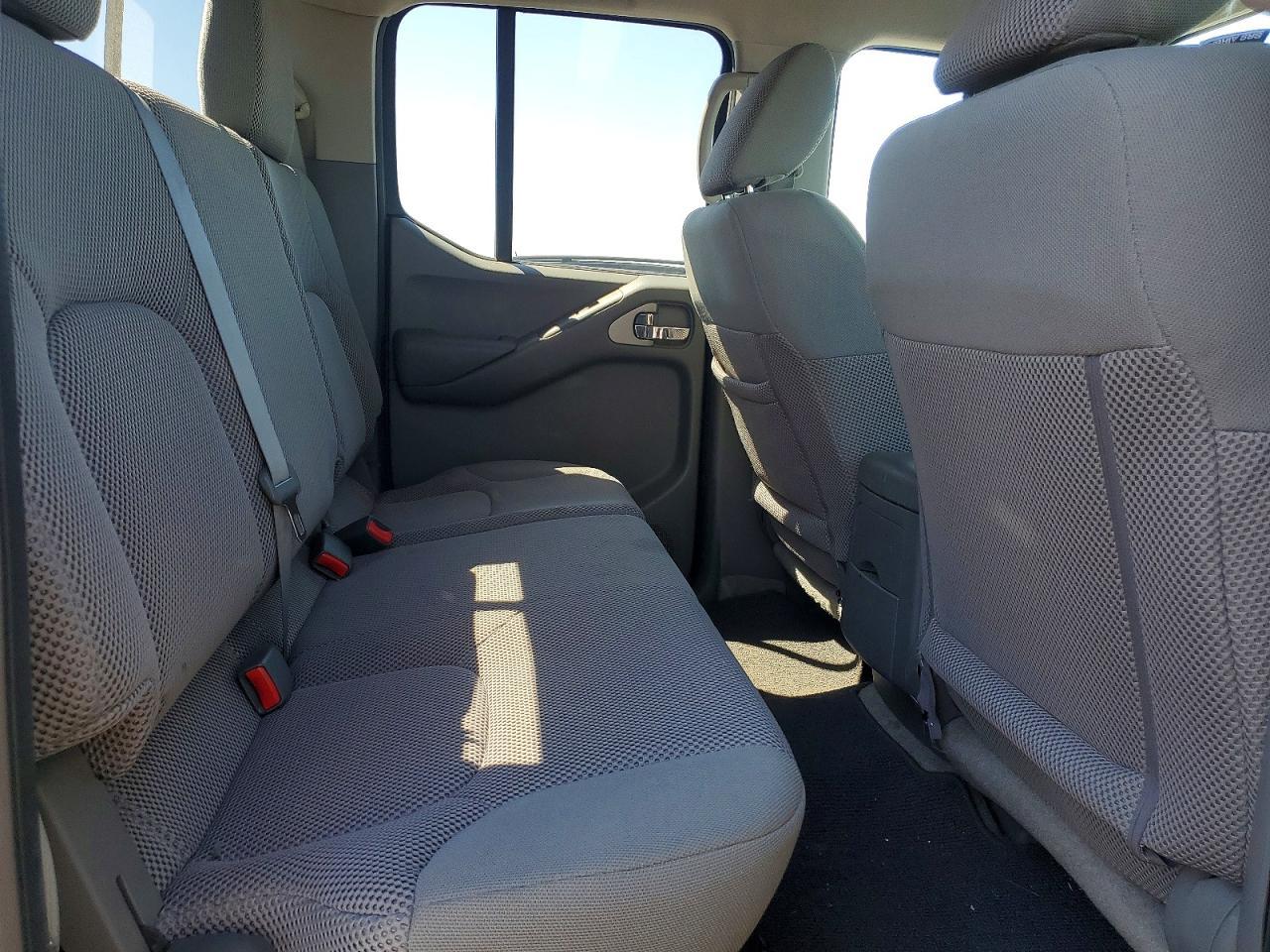 2016 Nissan Frontier SV
