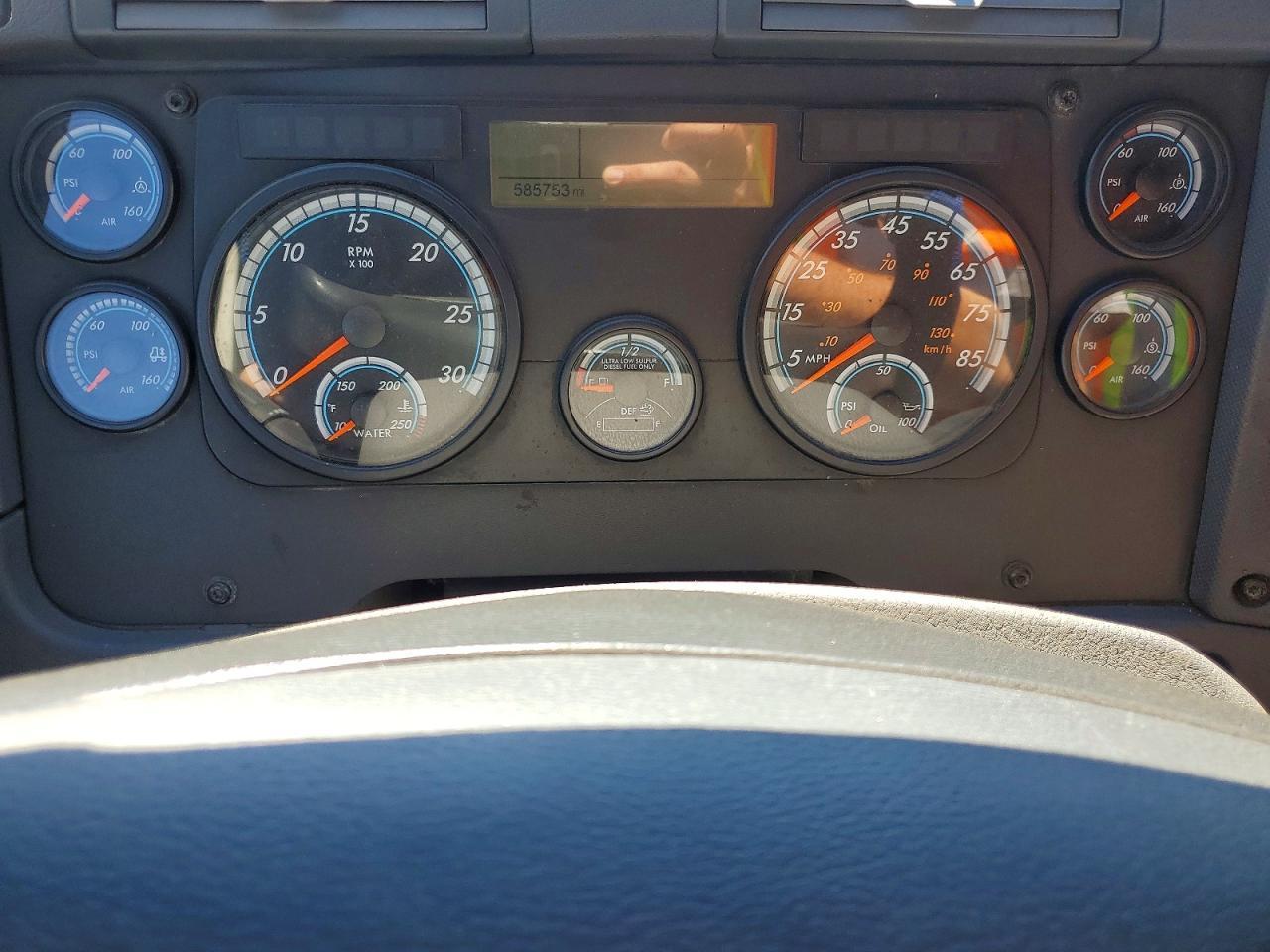 2016 Freightliner Cascadia 125 Semi Truck