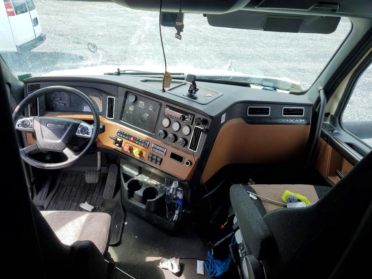 2019 Freigliner 2019 Freightliner Cascadia 126 Semi Truck