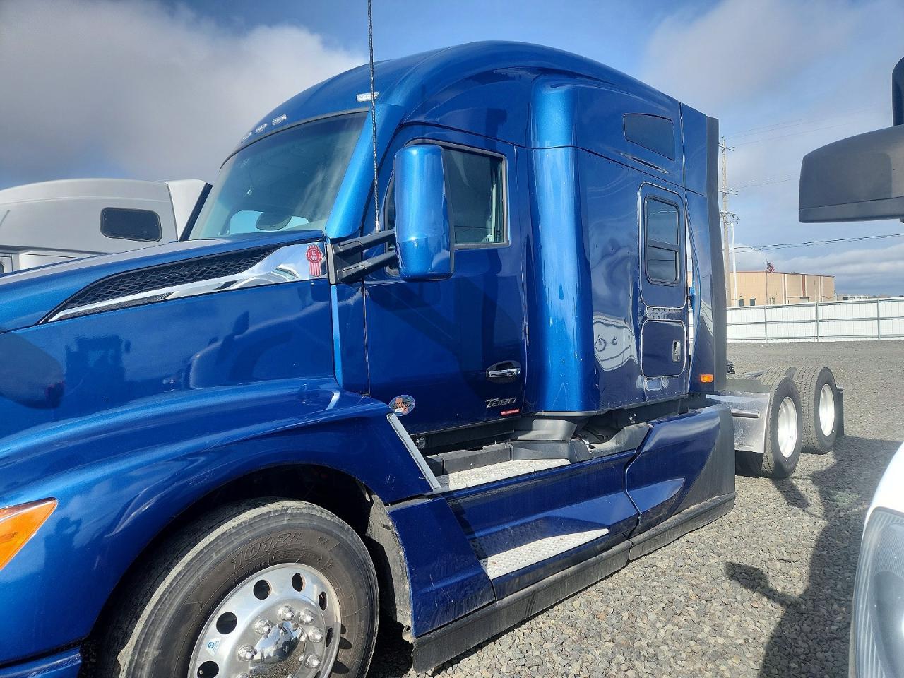 2023 Kenworth Constructi-Semi Truck