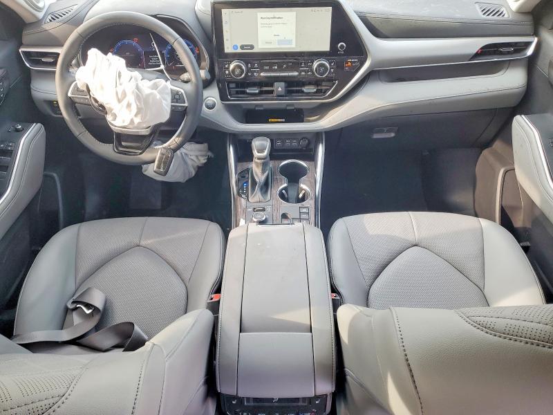 2025 Toyota Highlander Platinum