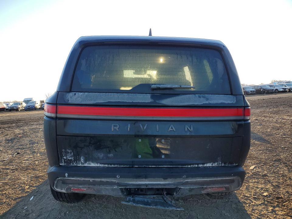 2025 Rivian R1S Adventure