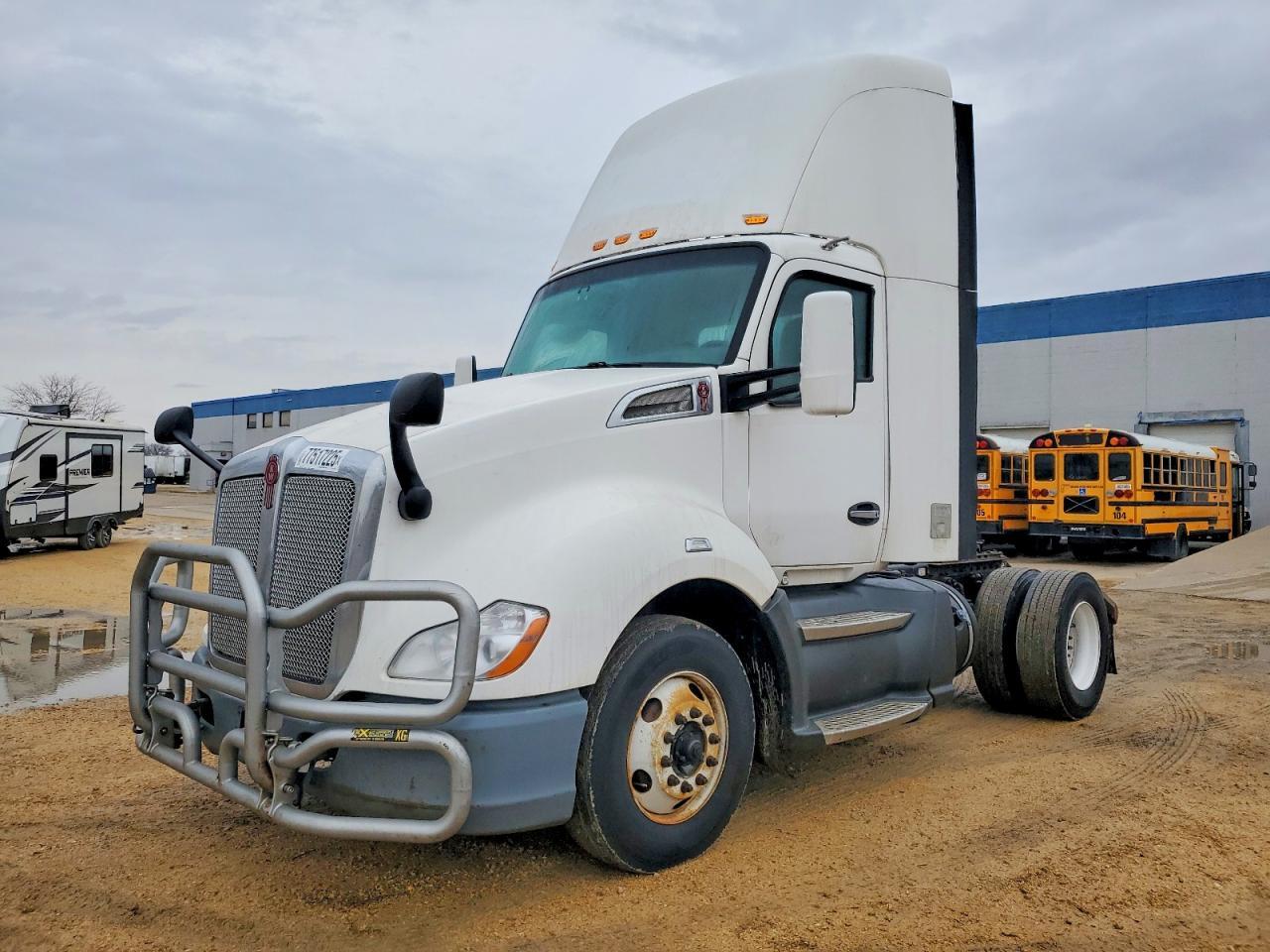 2016 Kenworth T680 Semi Truck