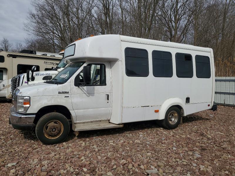 2018 Ford Econoline E350 Super Duty Cutaway Van