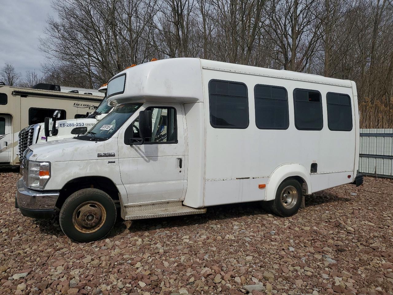2018 Ford Econoline E350 Super Duty Cutaway Van