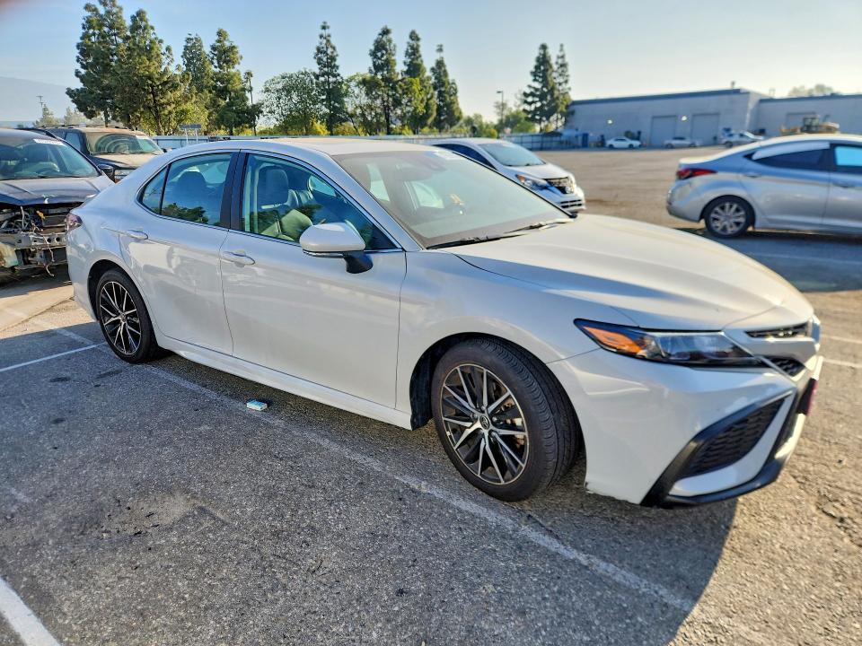 2023 Toyota Camry se