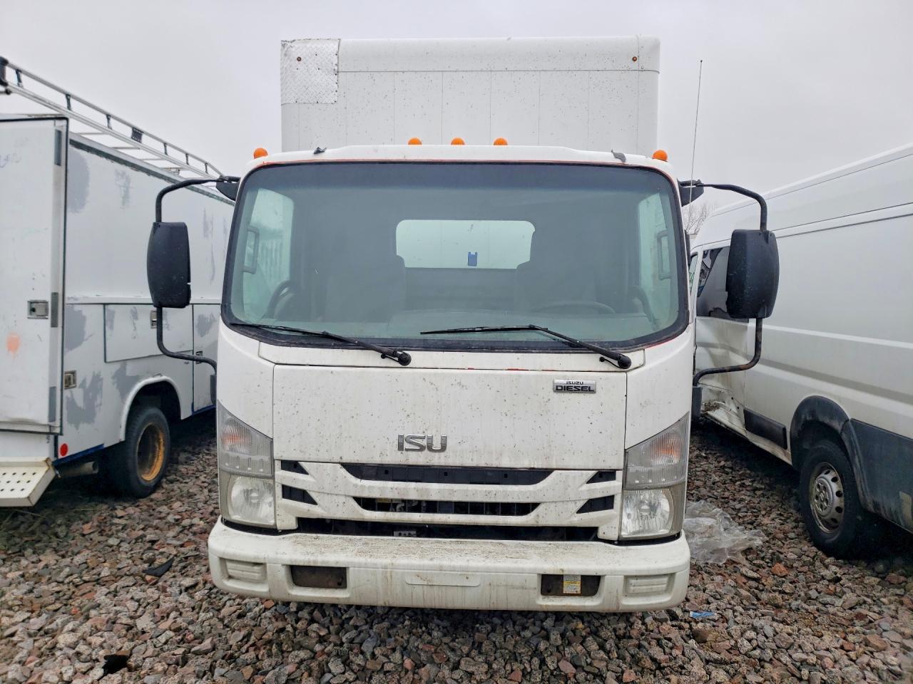 2017 Isuzu NRR BOX Truck