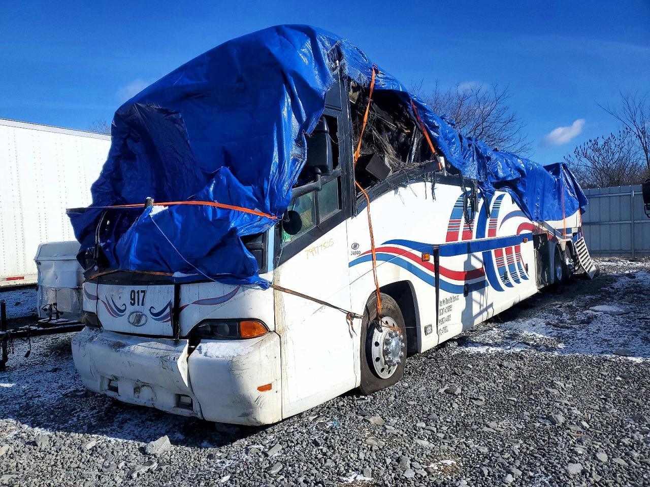 2004 MCI J4500