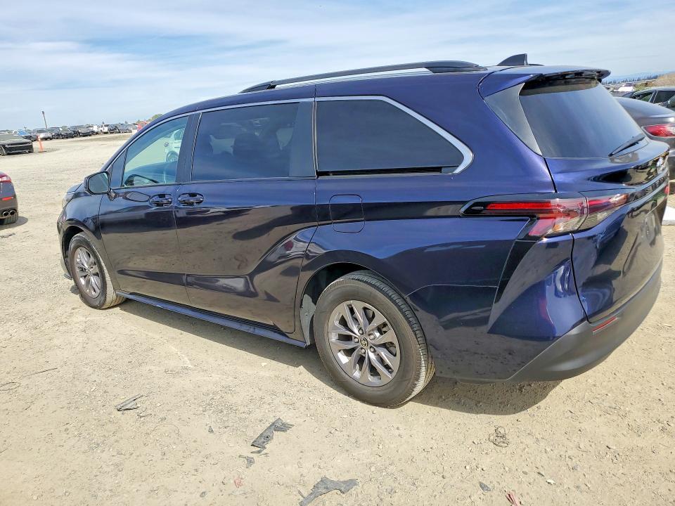 2024 Toyota Sienna le 8-passenger